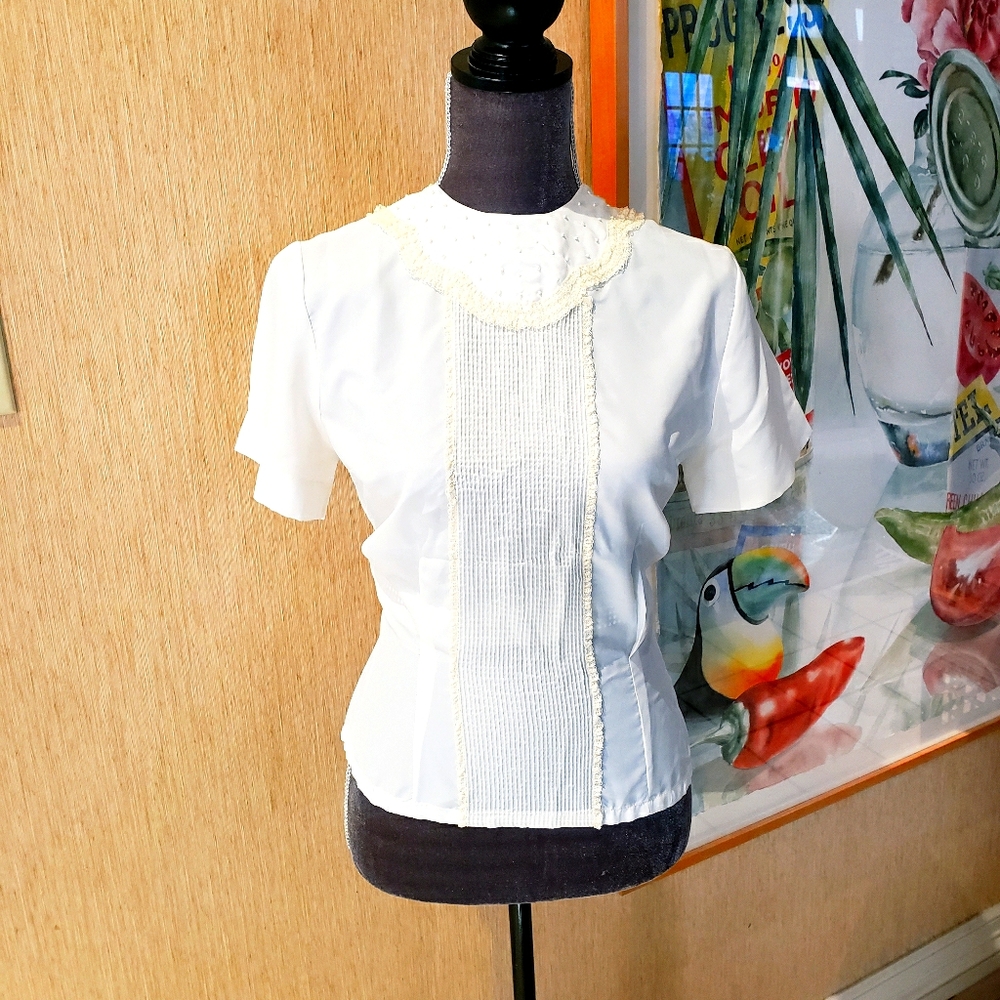 Vintage Courtier Blouse with Lace Detail